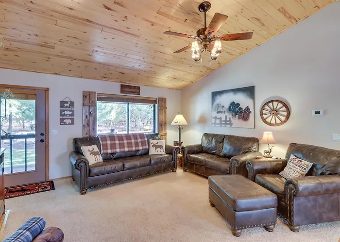 3 Mi To Fool Hollow Lake: Cozy W/ Fire Pit Holiday home Show Low